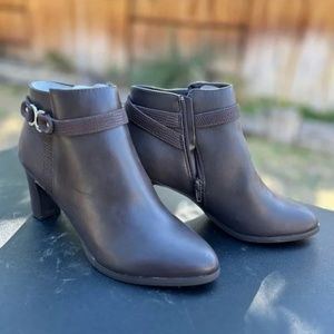 EUC Charter Club Women’s Pixxyp Deep Brown Booties Sixe 8.5